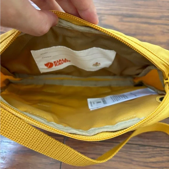 Fjallraven Tree-Kanken Pocket in Maple🍁 Yellow - Picture 4 of 7